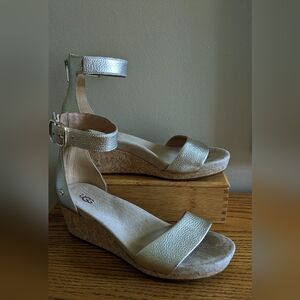 UGG Zoe II Gold Metallic Leather Sandals -size 10